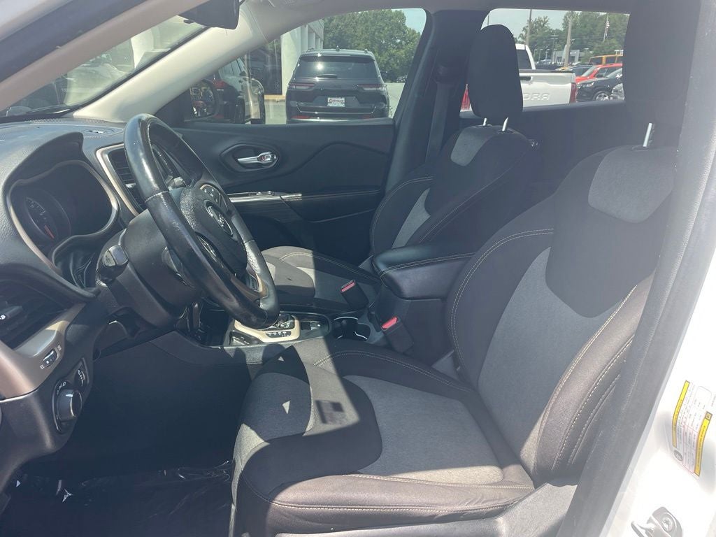 2016 Jeep Cherokee Sport