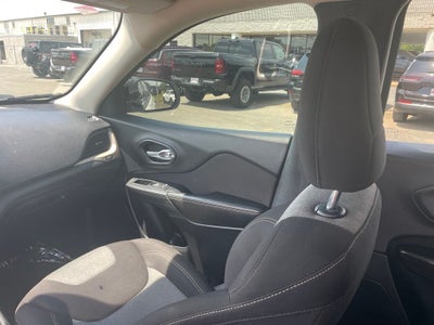 2016 Jeep Cherokee Sport