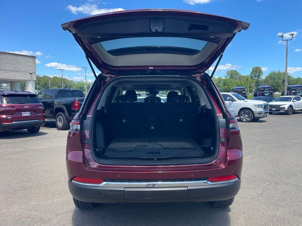 2023 Jeep Grand Cherokee Laredo