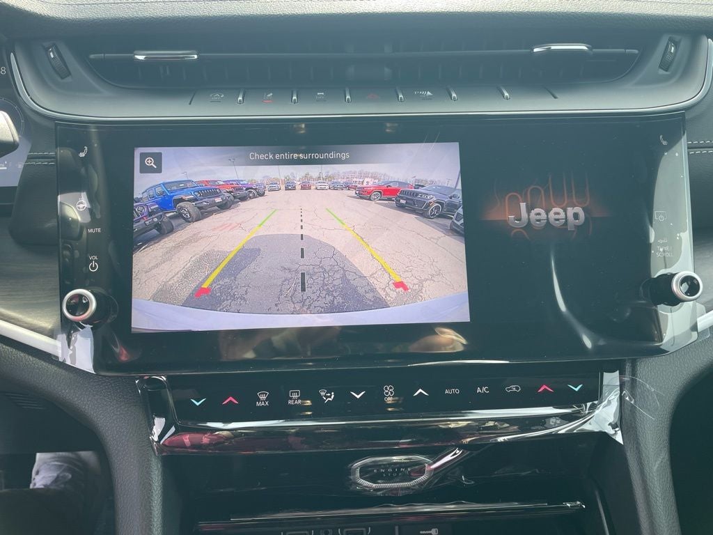 2026 Jeep Grand Cherokee Laredo