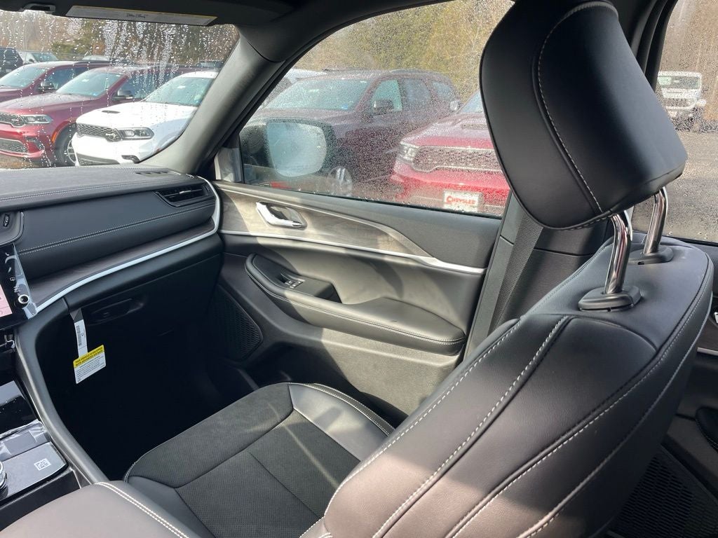 2026 Jeep Grand Cherokee Laredo