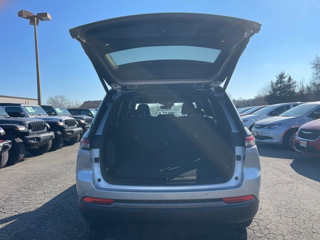 2026 Jeep Grand Cherokee Laredo