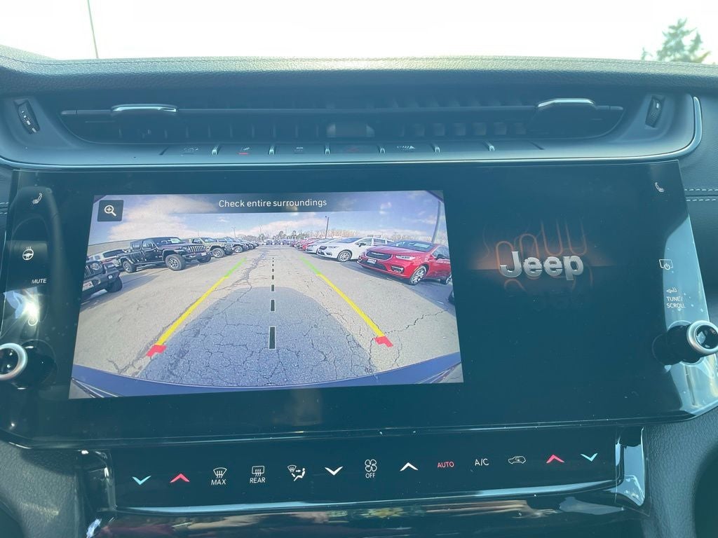 2026 Jeep Grand Cherokee Laredo