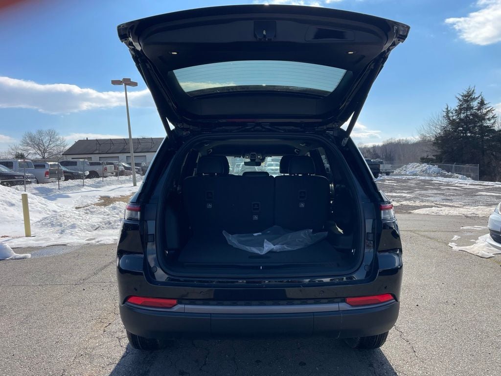 2026 Jeep Grand Cherokee Laredo