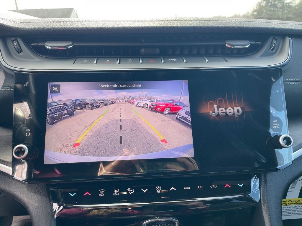 2026 Jeep Grand Cherokee Laredo