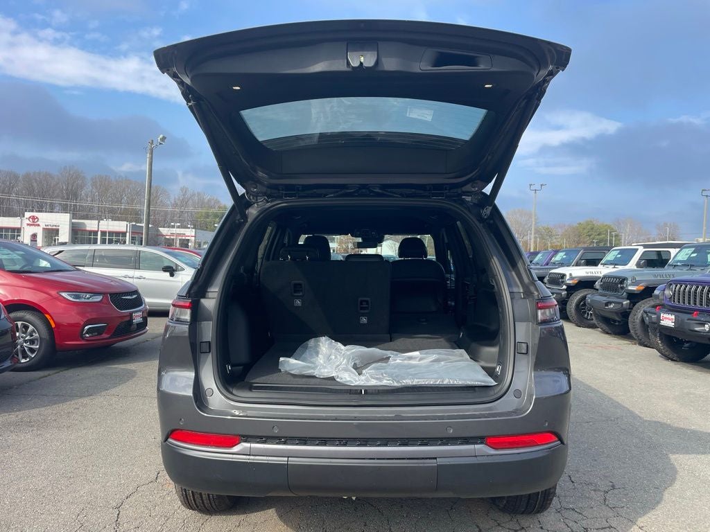 2026 Jeep Grand Cherokee Laredo