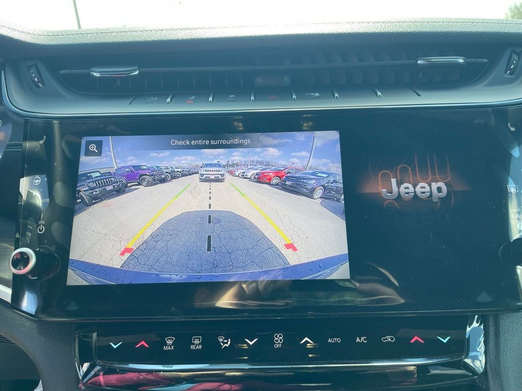 2026 Jeep Grand Cherokee Laredo