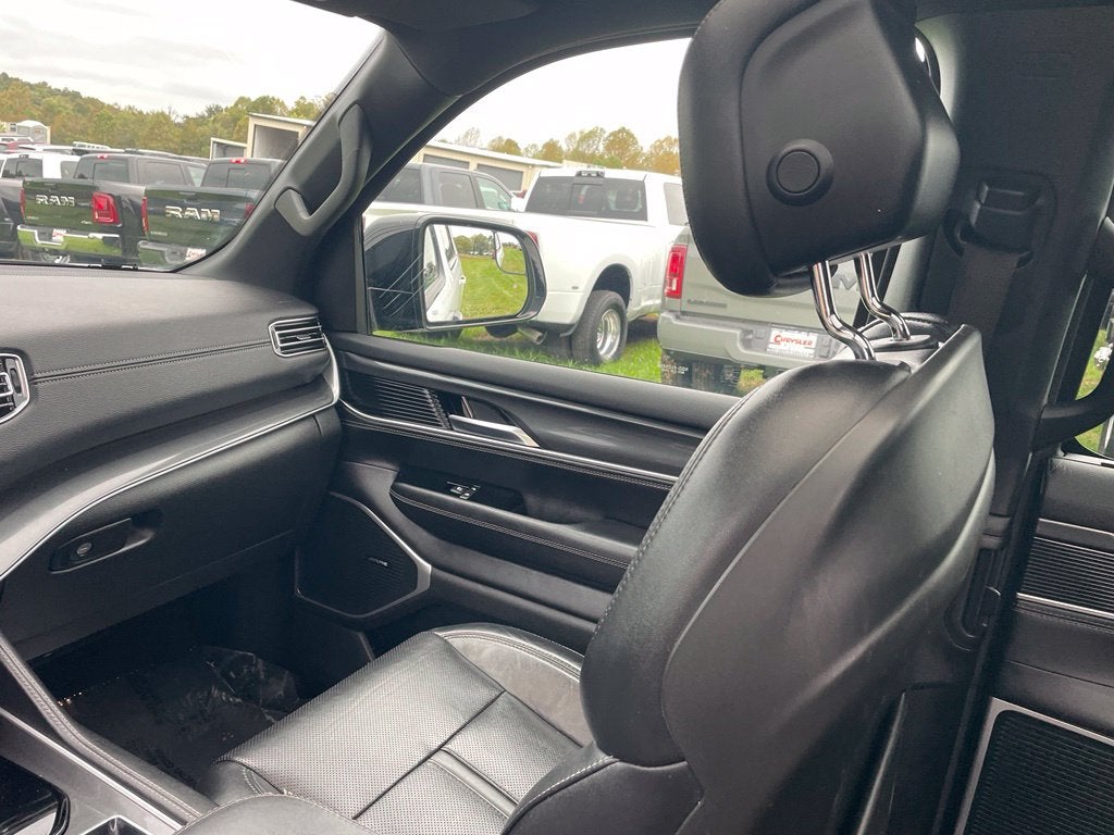 2023 Jeep Wagoneer Base