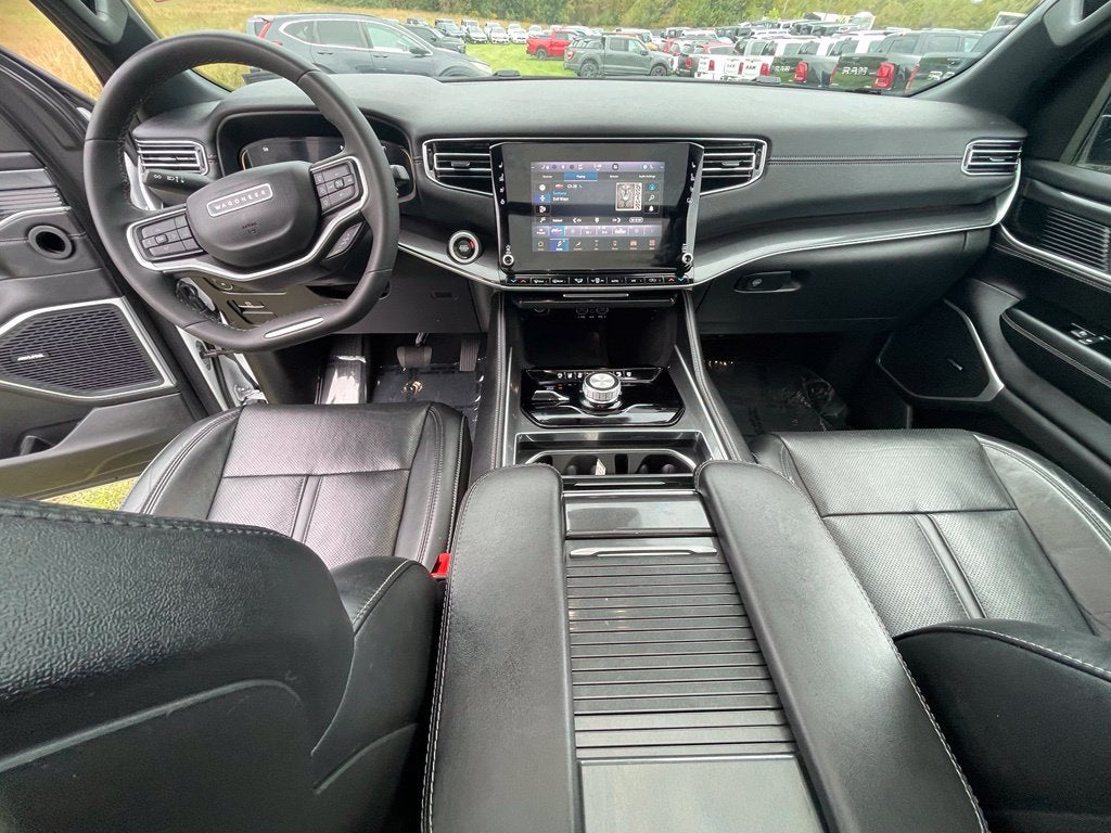 2023 Jeep Wagoneer Base