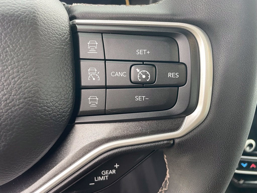 2023 Jeep Wagoneer Base