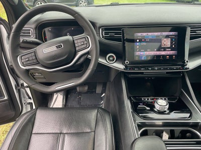 2023 Jeep Wagoneer Base