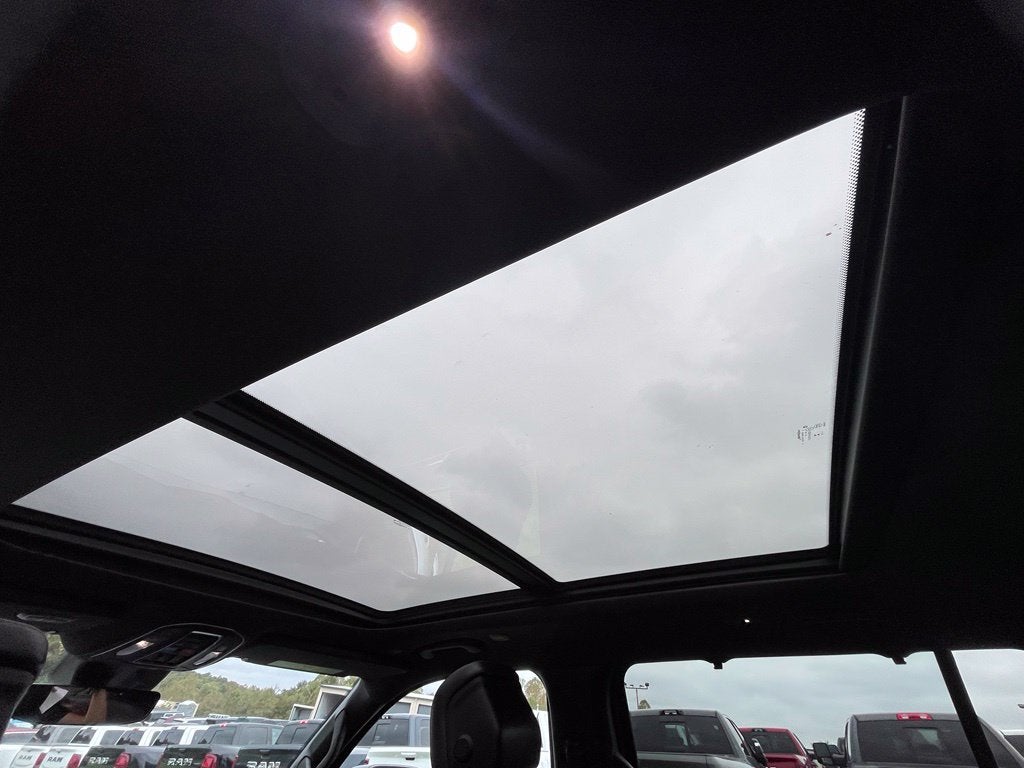 2023 Jeep Wagoneer Base