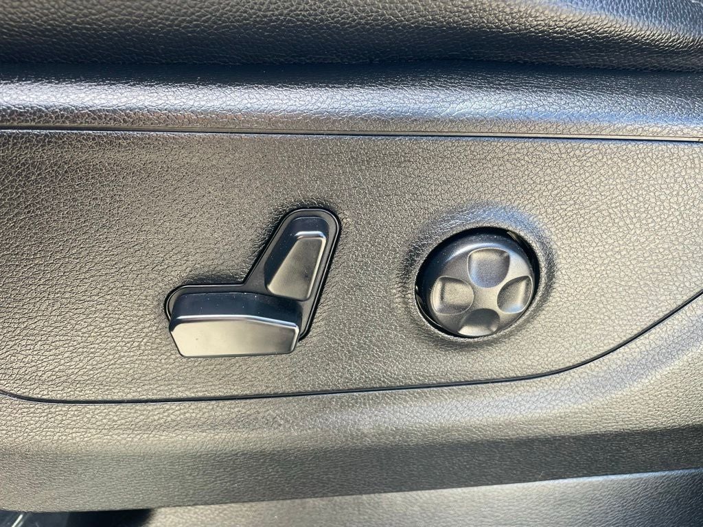 2020 RAM 1500 LONESTAR Night Edition