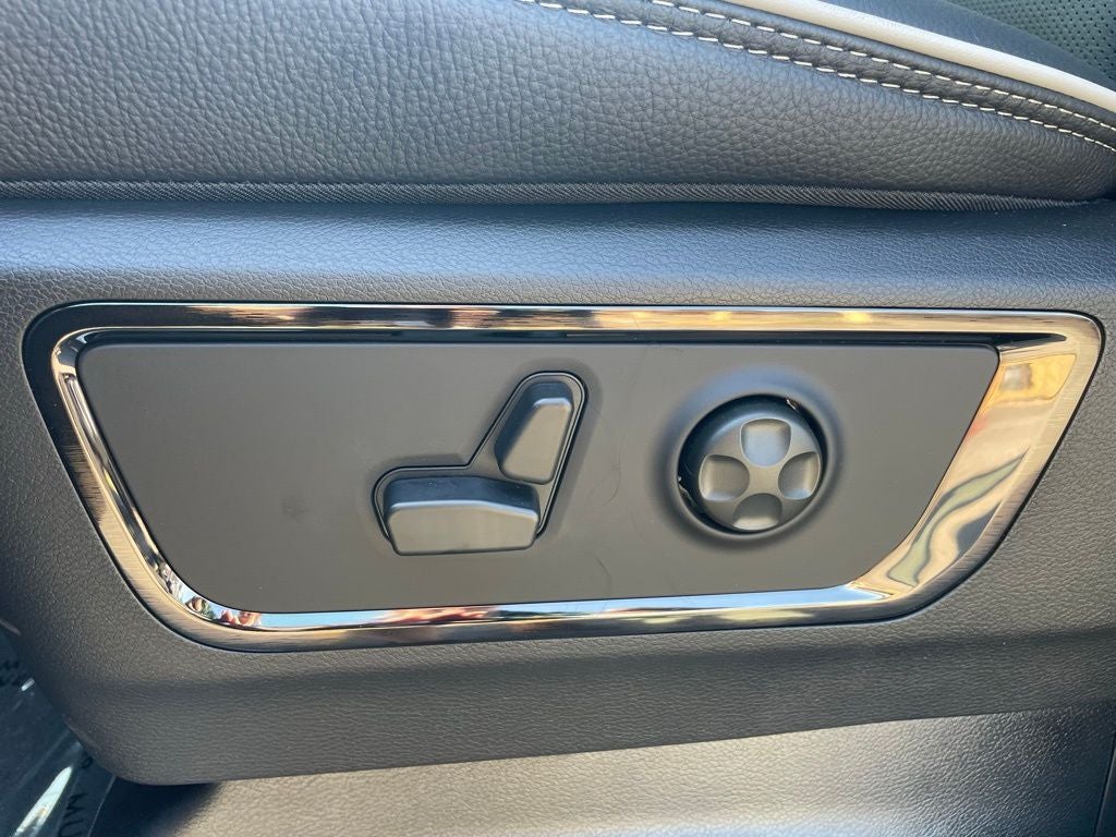 2026 RAM 1500 Limited HEMI V8