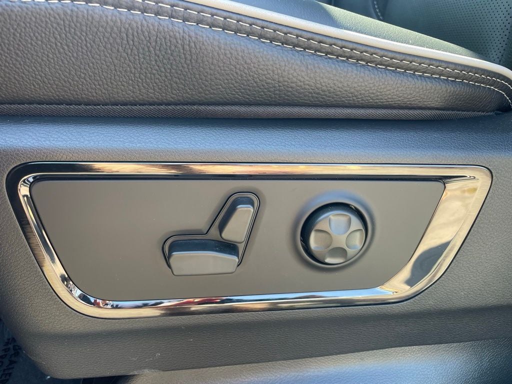 2026 RAM 1500 Limited HEMI V8