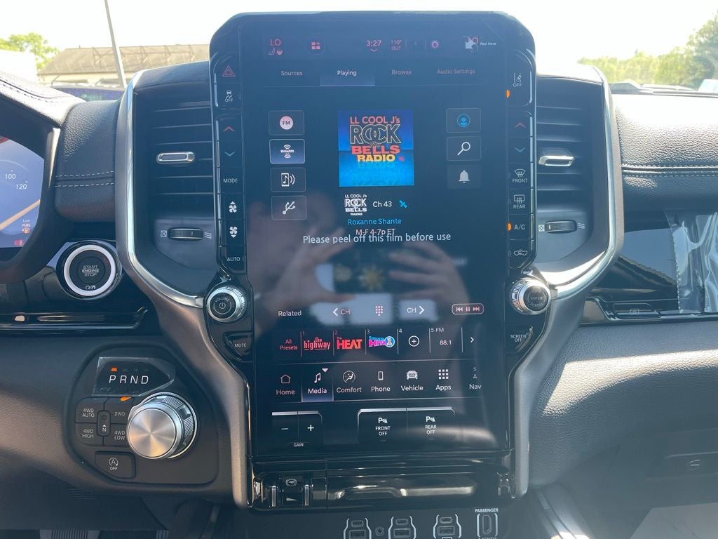 2026 RAM 1500 Laramie HEMI V8