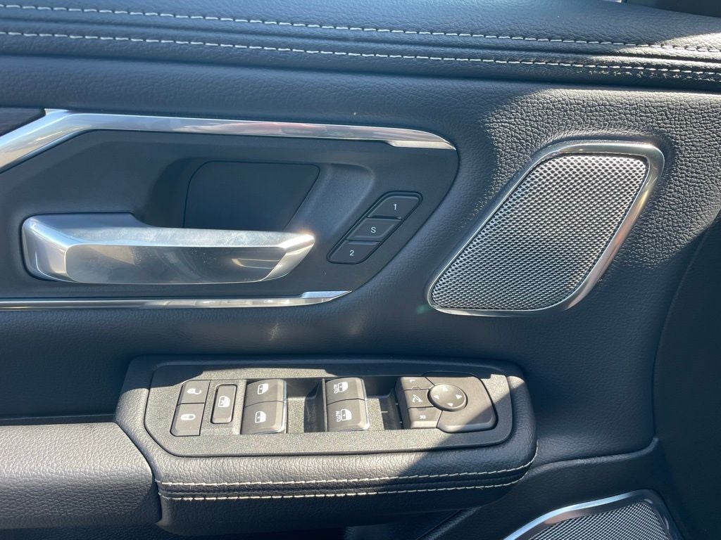 2026 RAM 1500 Laramie HEMI V8