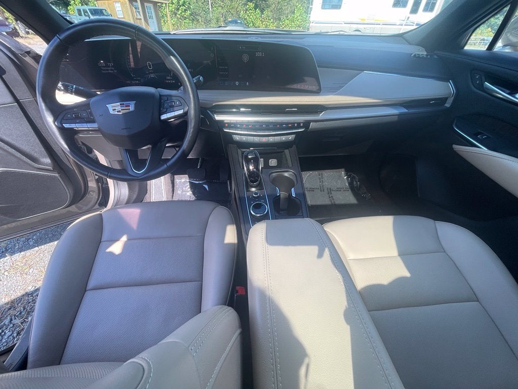 2024 Cadillac XT4 Premium Luxury