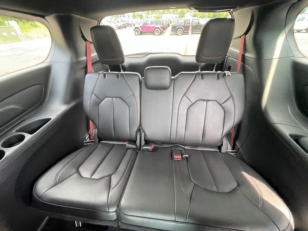 2027 Chrysler Pacifica Select