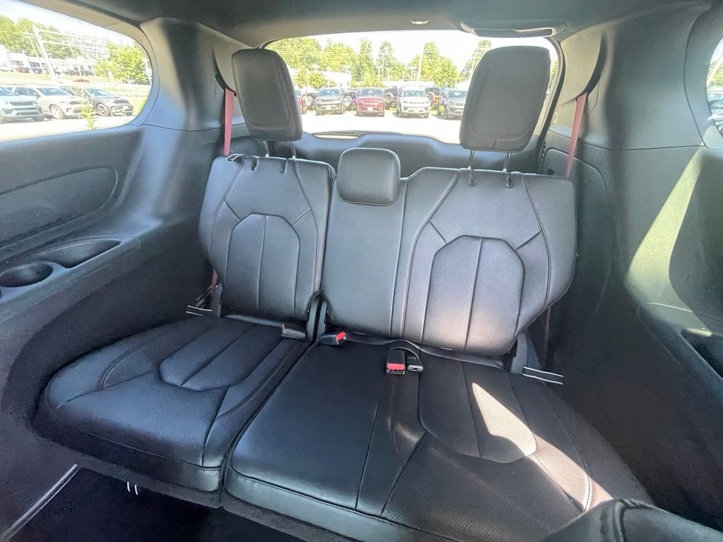2027 Chrysler Pacifica Select
