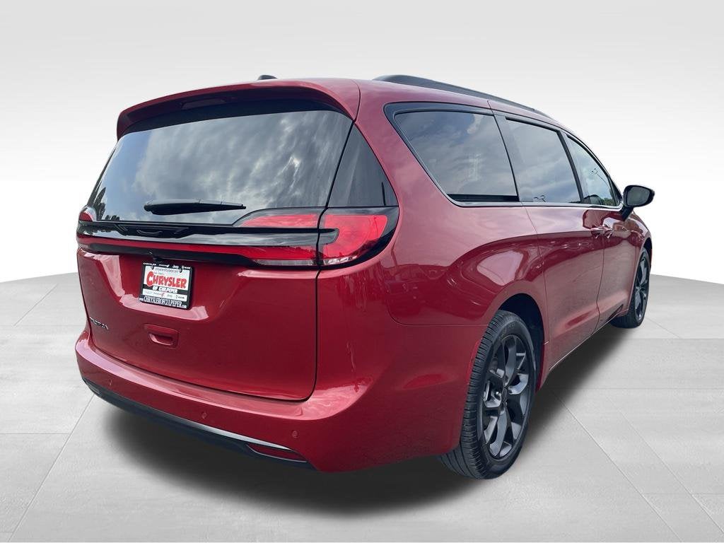 2027 Chrysler Pacifica Select