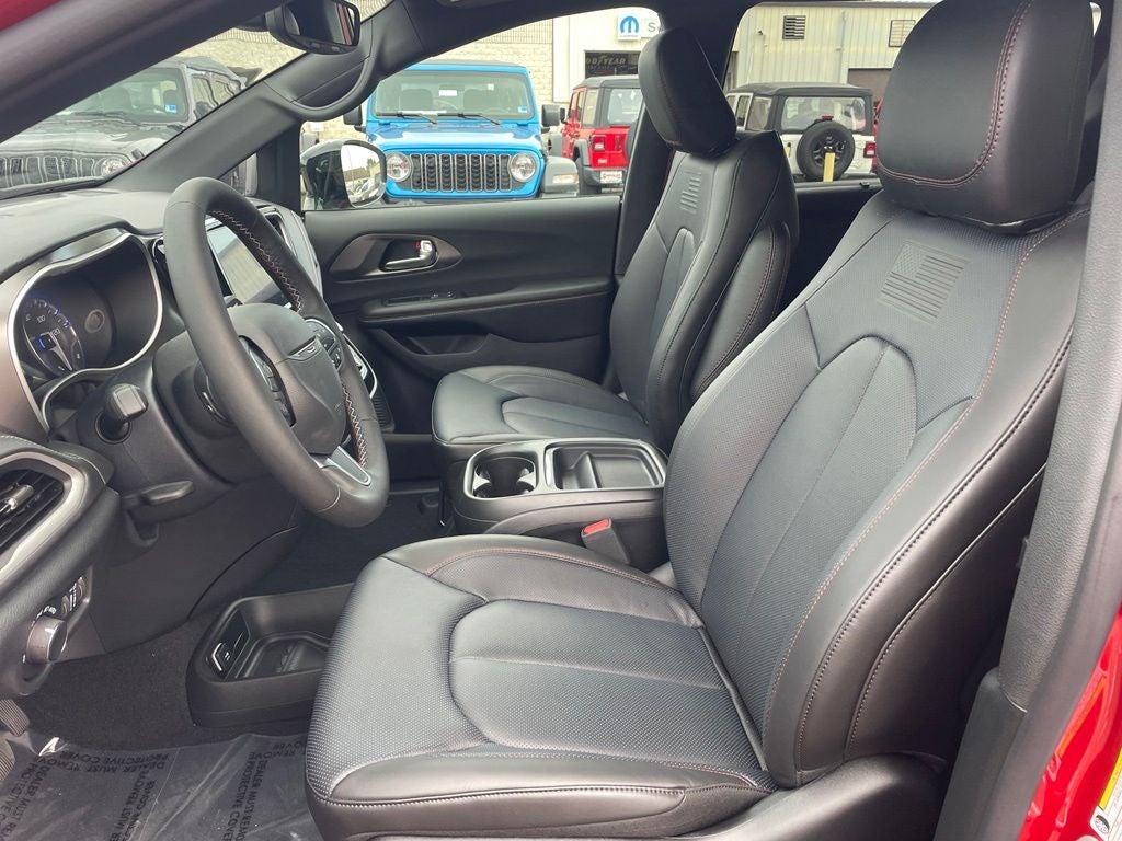 2027 Chrysler Pacifica Select