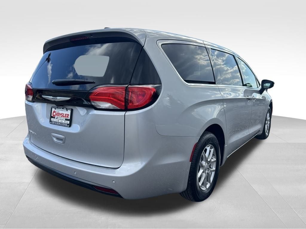 2026 Chrysler Voyager LX