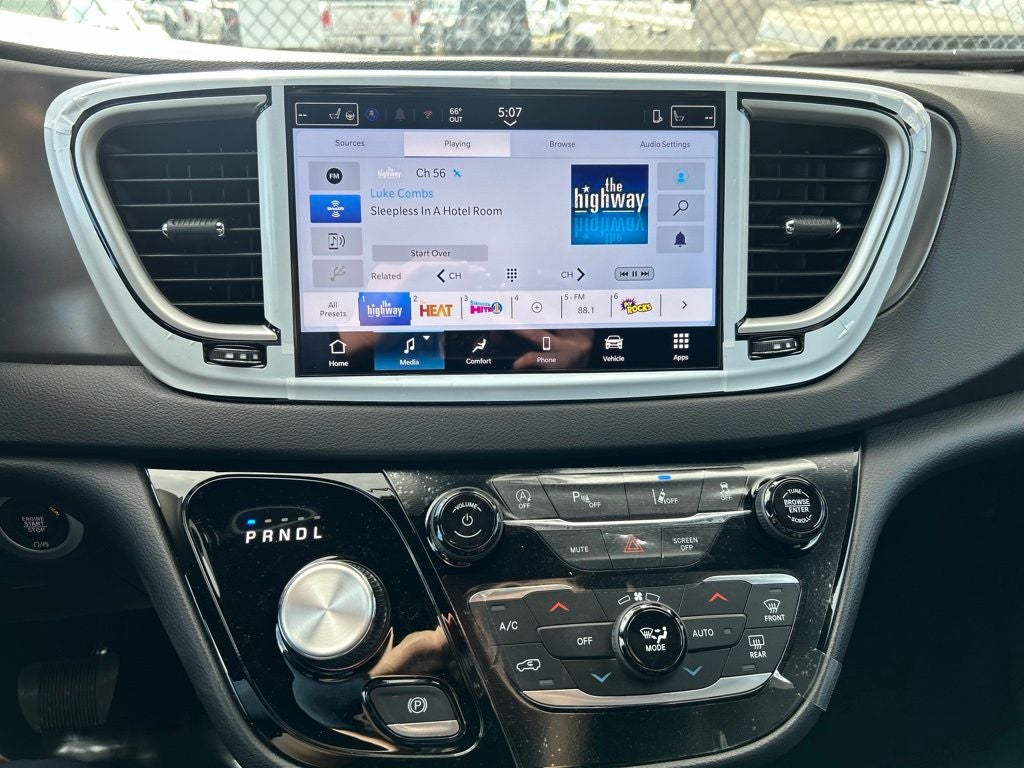 2026 Chrysler Voyager LX