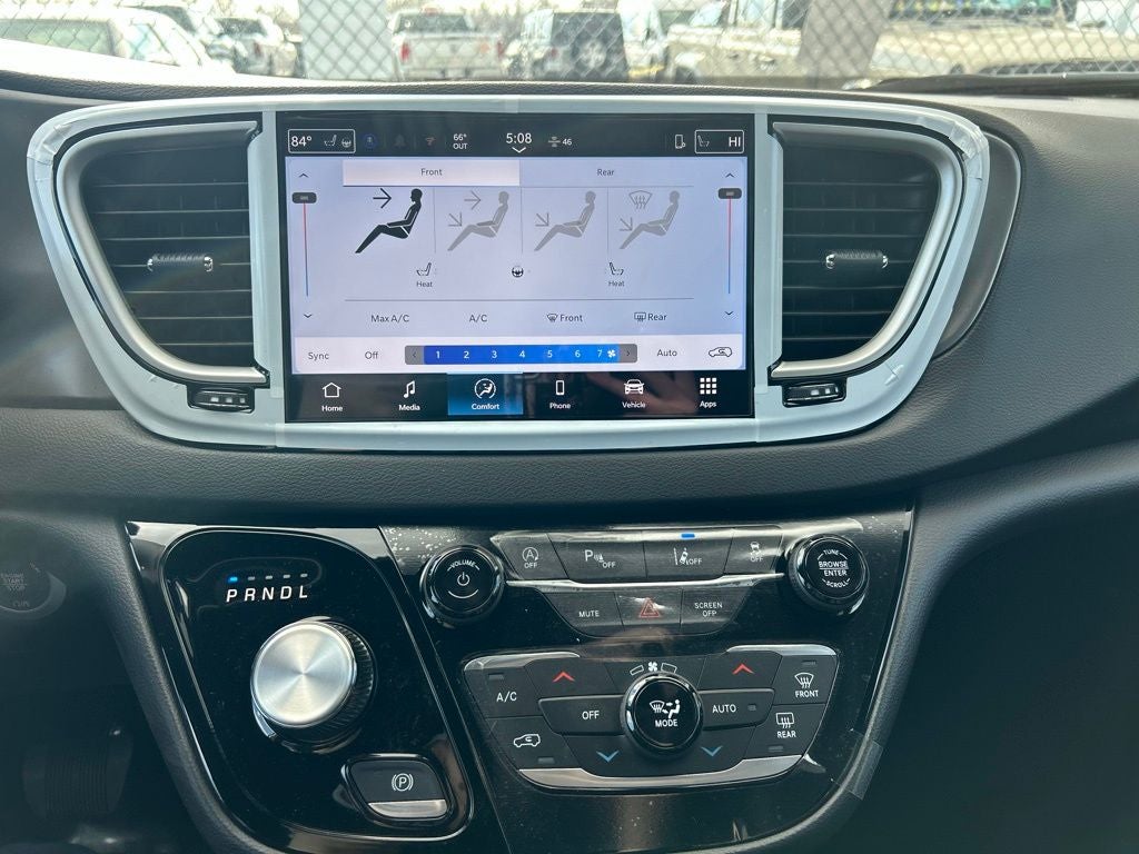 2026 Chrysler Voyager LX