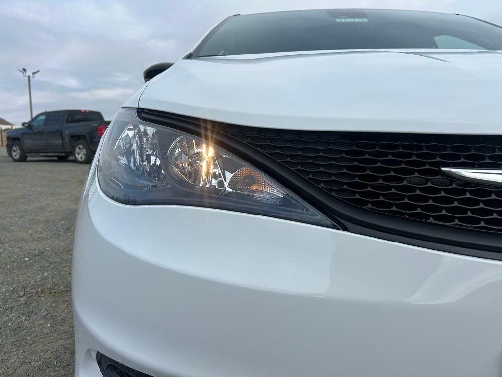 2026 Chrysler Voyager LX