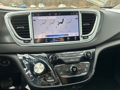 2026 Chrysler Voyager LX