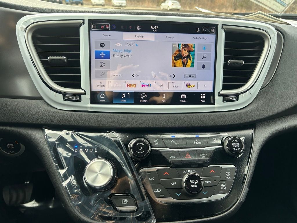 2026 Chrysler Voyager LX