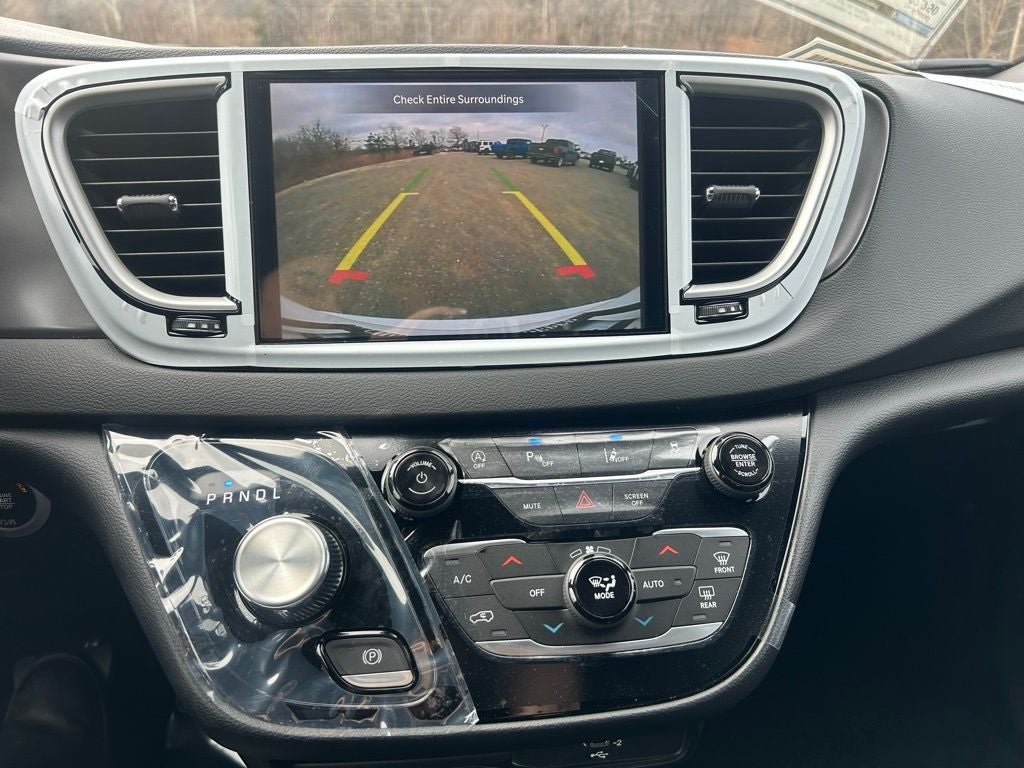 2026 Chrysler Voyager LX