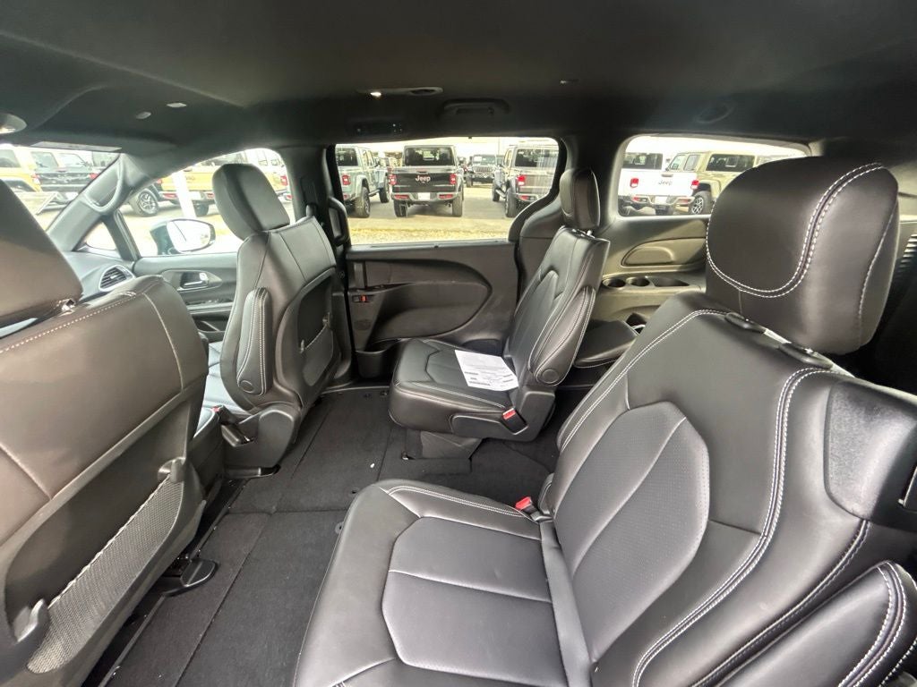 2026 Chrysler Voyager LX