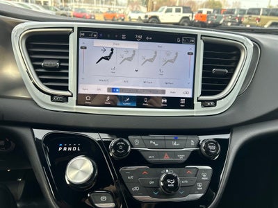 2026 Chrysler Voyager LX