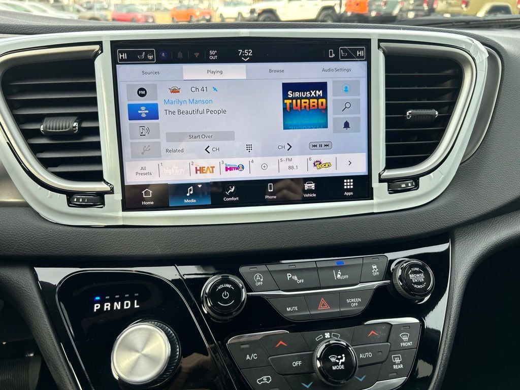 2026 Chrysler Voyager LX