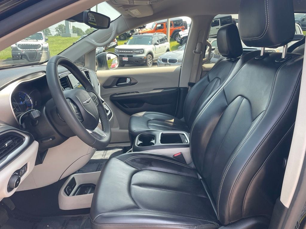 2023 Chrysler Pacifica Hybrid Touring L