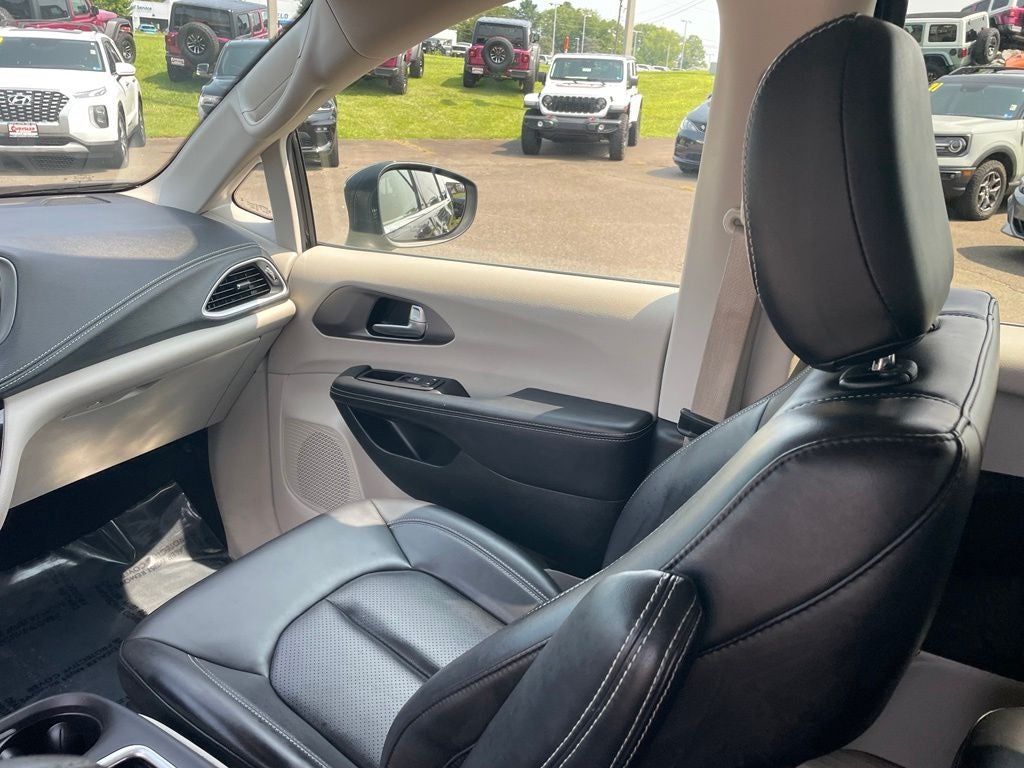 2023 Chrysler Pacifica Hybrid Touring L