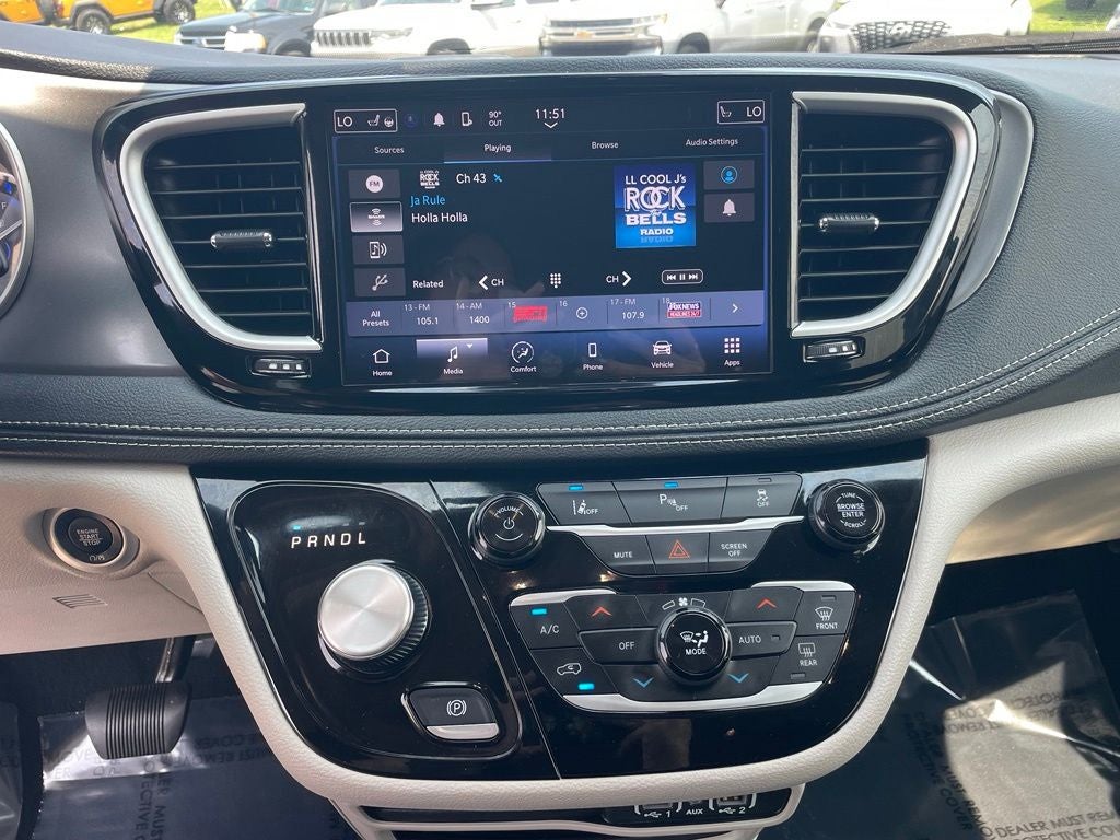 2023 Chrysler Pacifica Hybrid Touring L