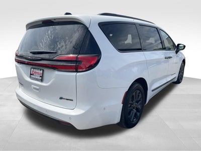 2024 Chrysler Pacifica Hybrid Select