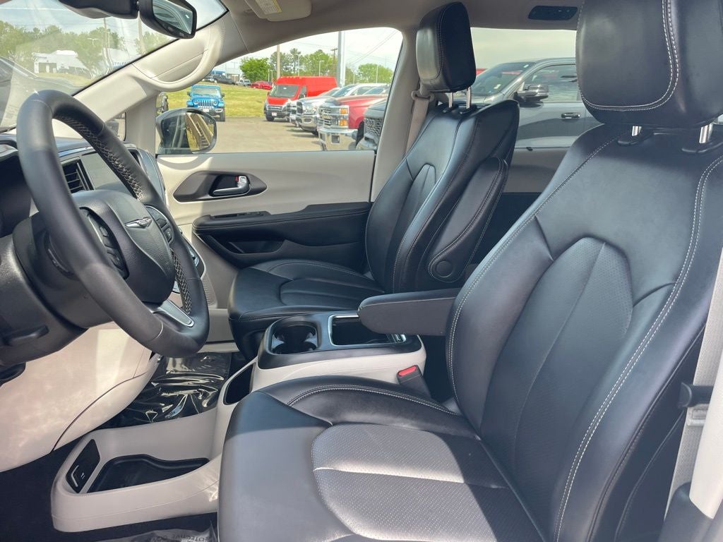 2024 Chrysler Pacifica Hybrid Select