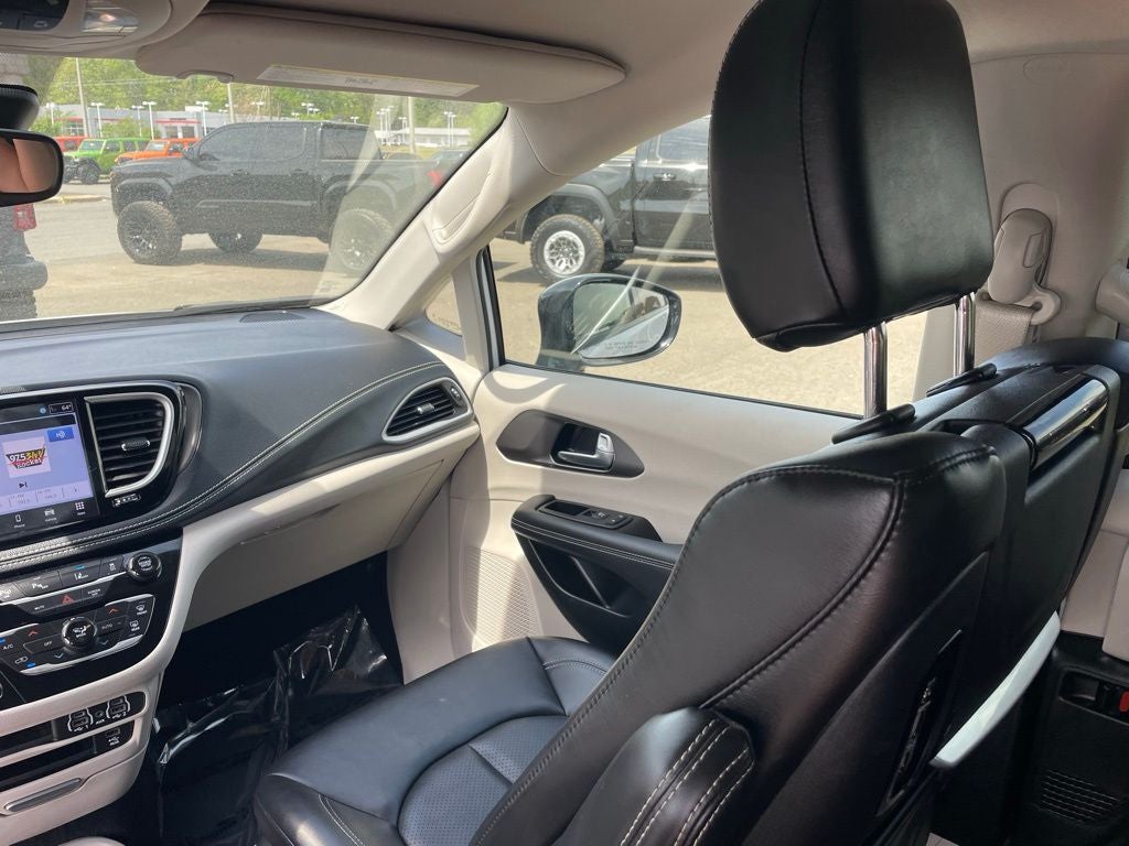 2024 Chrysler Pacifica Hybrid Select