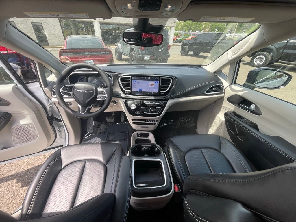 2024 Chrysler Pacifica Hybrid Select