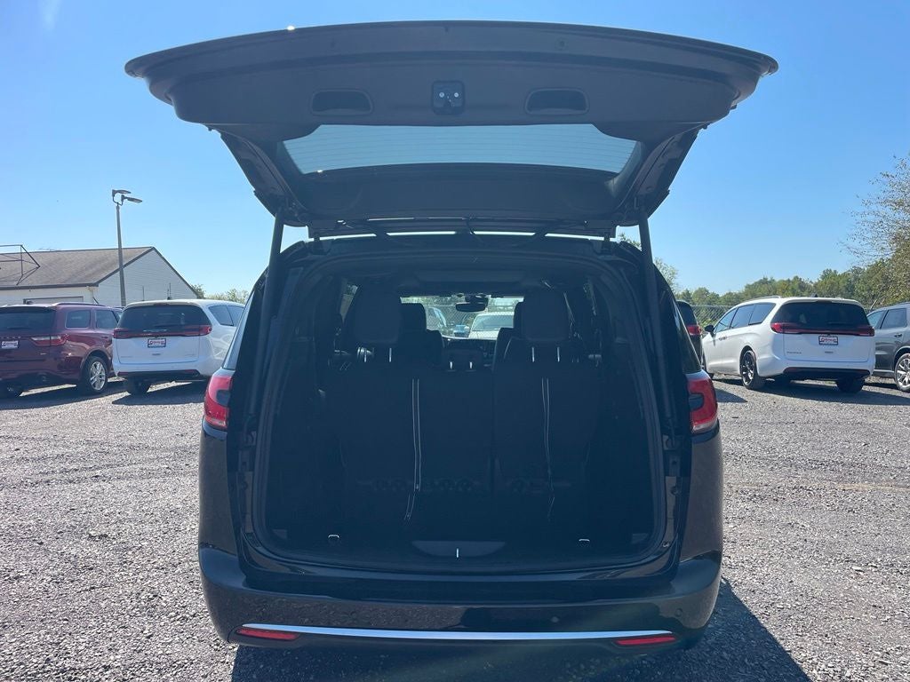 2027 Chrysler Pacifica Limited