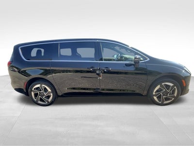 2027 Chrysler Pacifica Limited