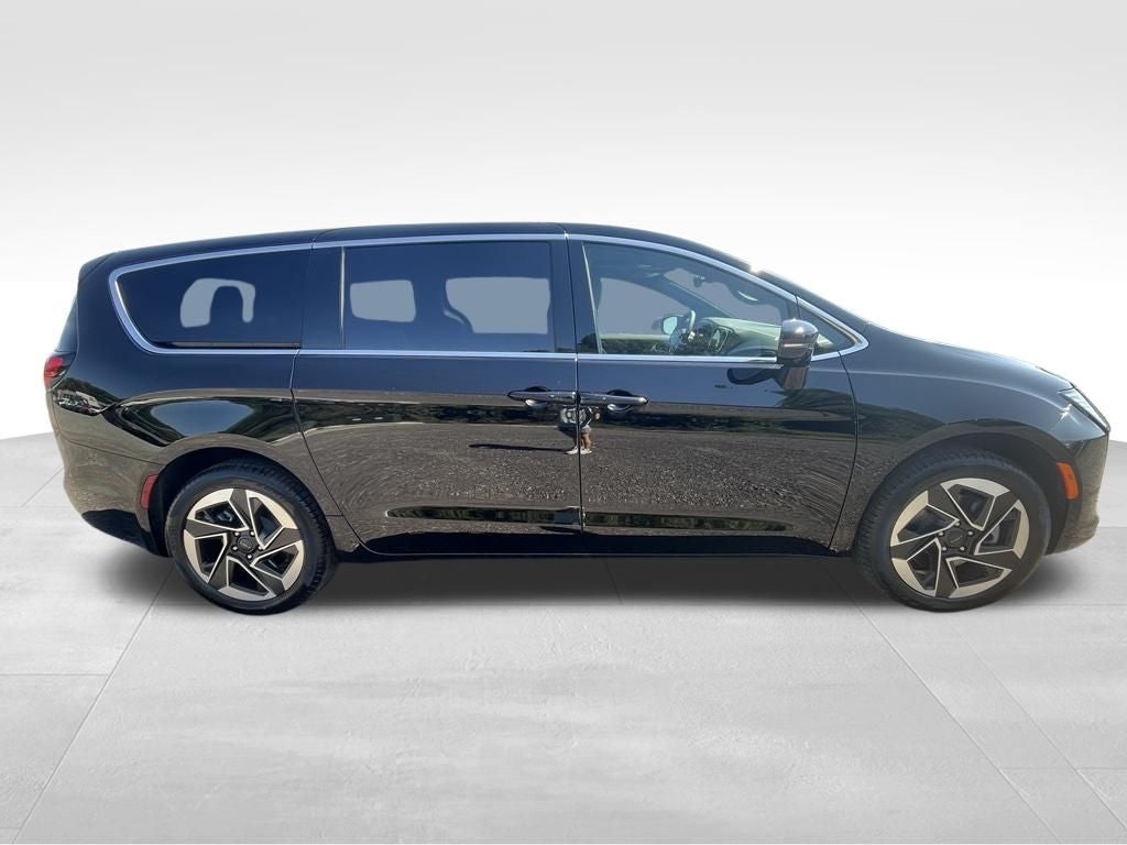 2027 Chrysler Pacifica Limited