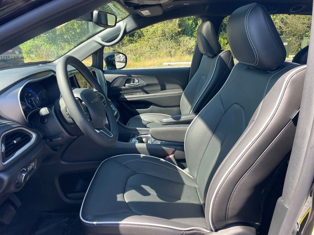 2027 Chrysler Pacifica Limited