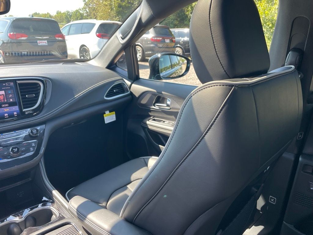 2027 Chrysler Pacifica Limited