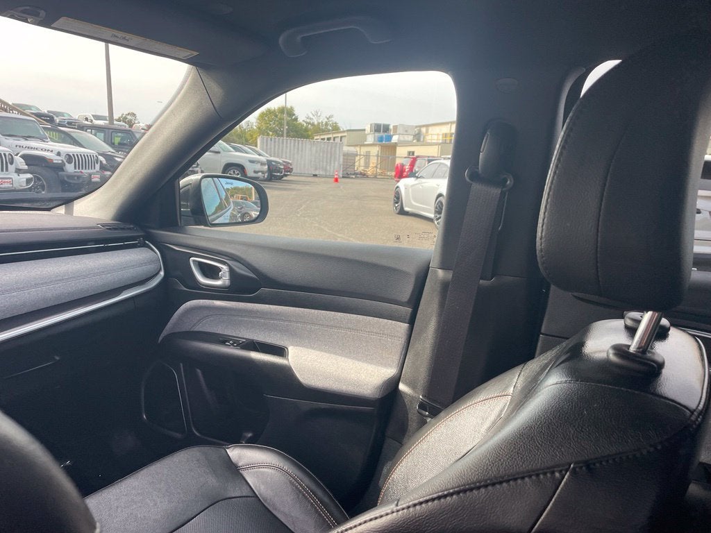 2023 Jeep Compass Latitude Lux