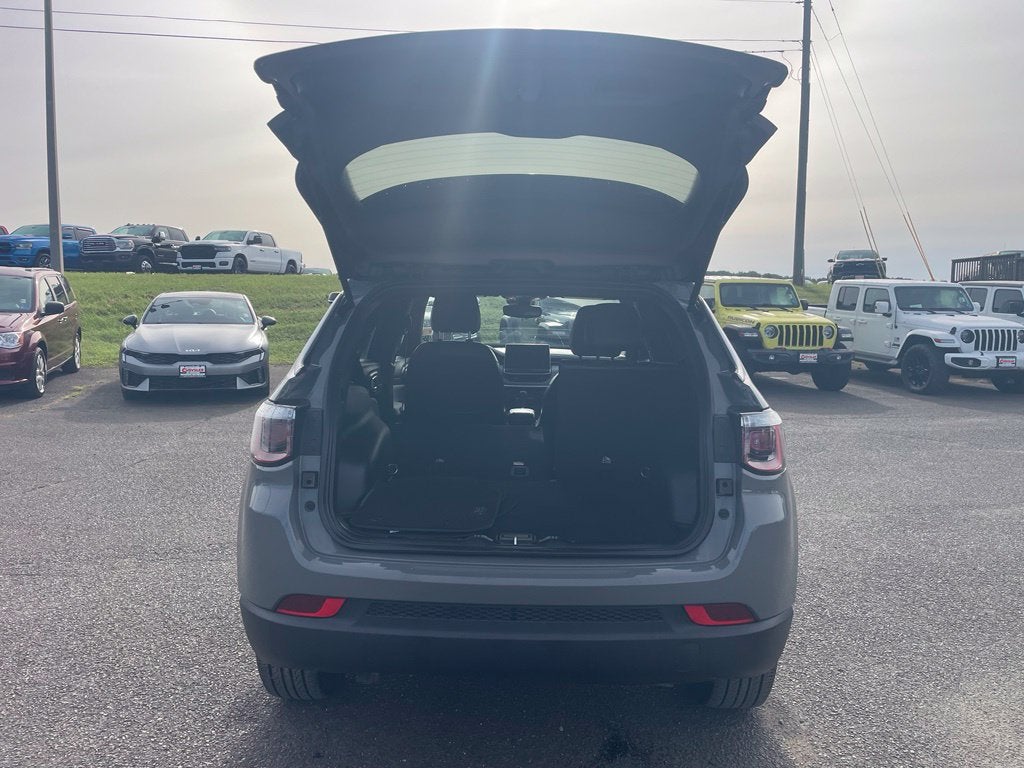 2023 Jeep Compass Latitude Lux